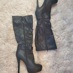 Black heeled boots